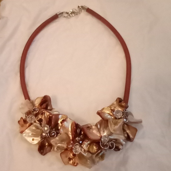 Handmade resin necklace - Picture 1 of 8